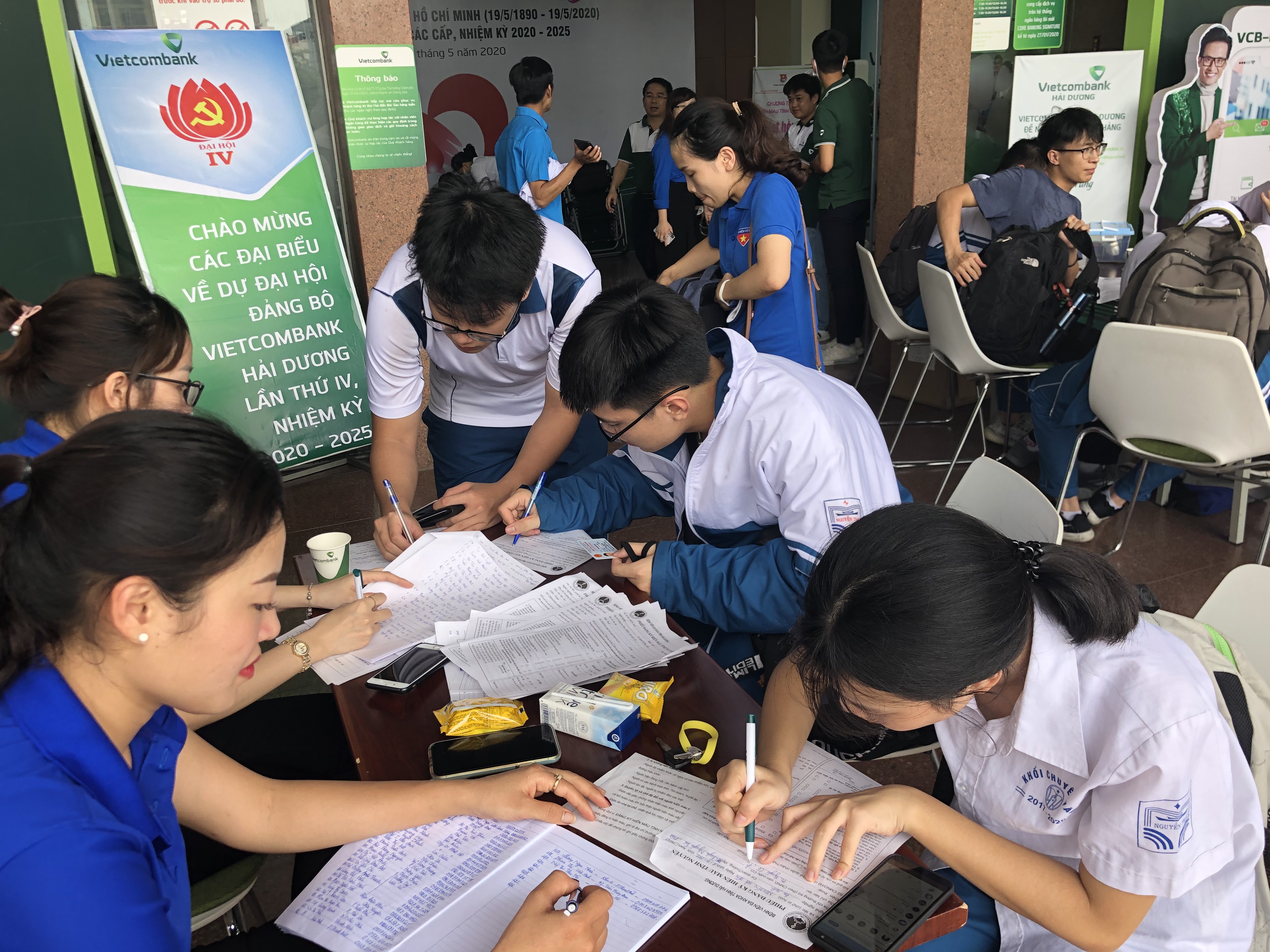 Học sinh chuyên Nguyễn Trãi tham gia chương trình hiến máu tình nguyện “Giọt hồng Thành Đông 2020”